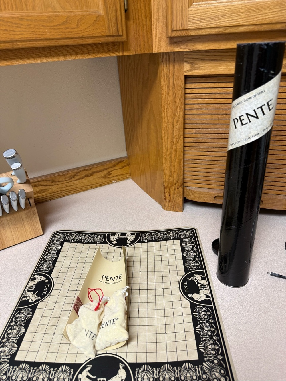 1981 Pente Strategy Board Game with Black Tube & Cream Bags